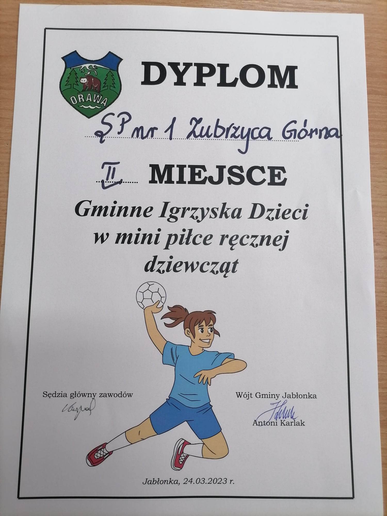 Dyplom za zdobycie drugiego miejsca w Gminnych Igrzyskach mini piłki ręcznej dziewcząt 